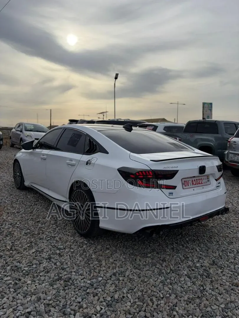 Honda Accord Touring 2.0T 2018 White