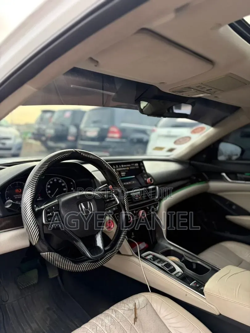 Honda Accord Touring 2.0T 2018 White