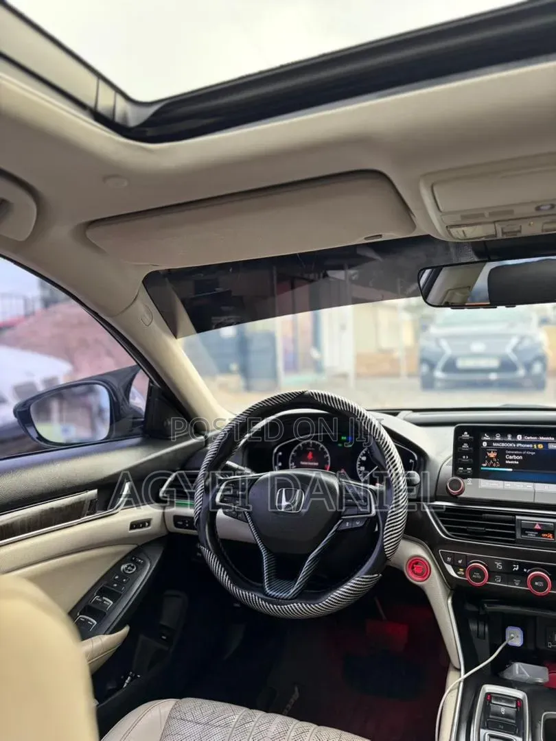 Honda Accord Touring 2.0T 2018 White