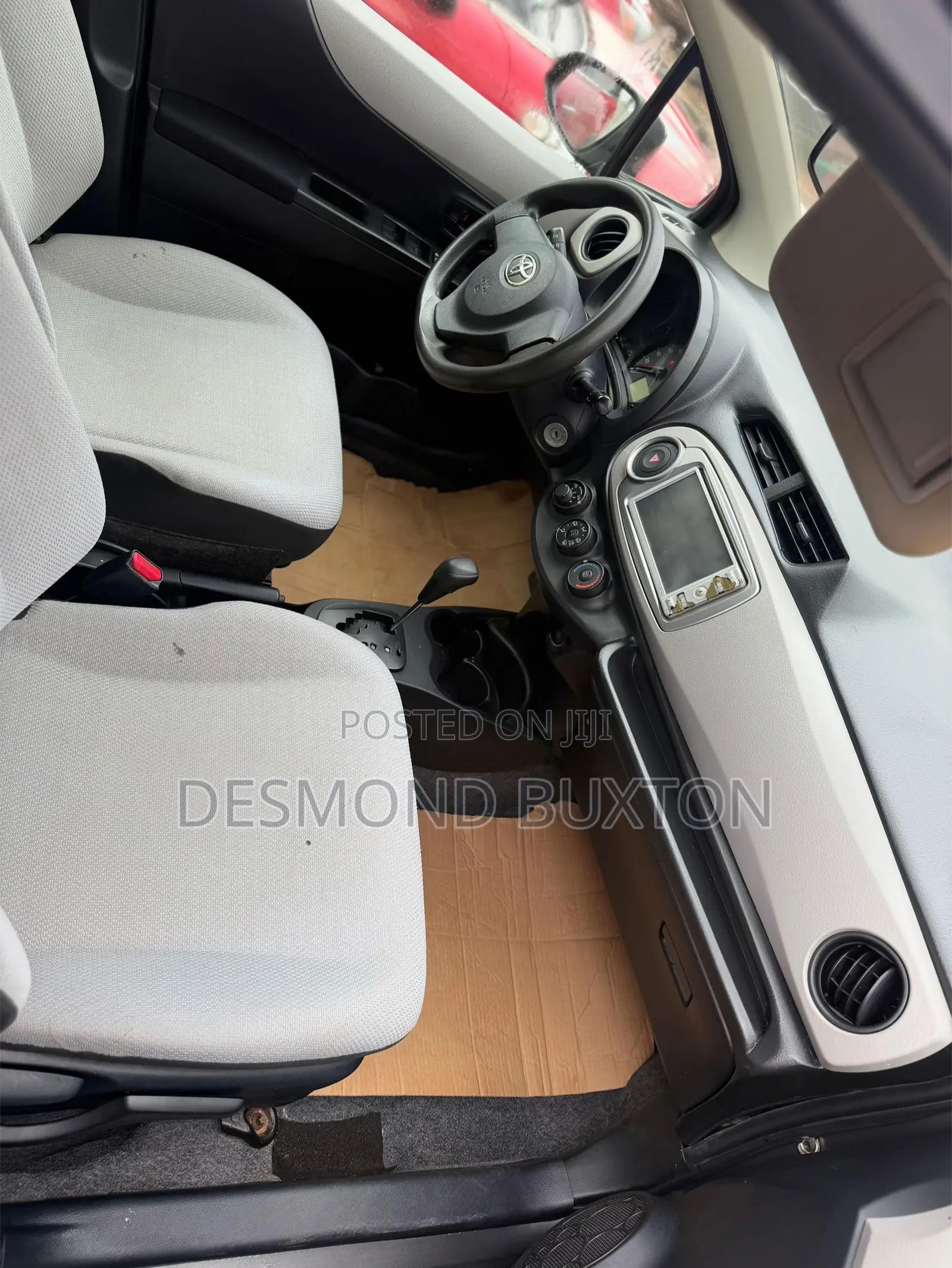 Toyota Vitz 1.3 FWD 3dr 2012 Gray