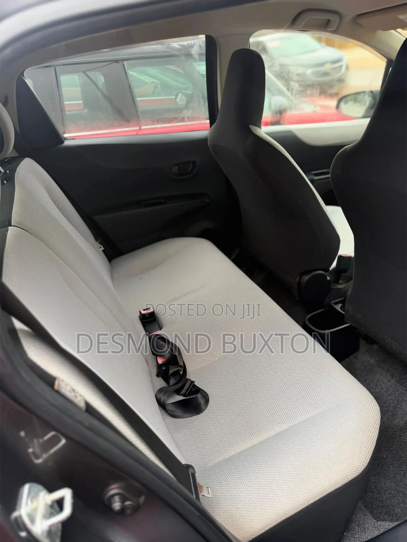 Toyota Vitz 1.3 FWD 3dr 2012 Gray