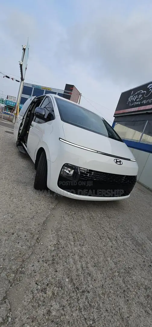 Hyundai Starex 2023 White