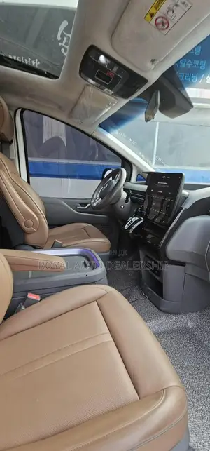 Hyundai Starex 2023 White