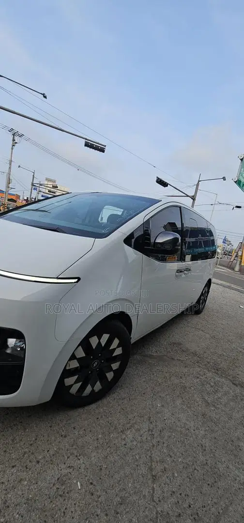 Hyundai Starex 2023 White