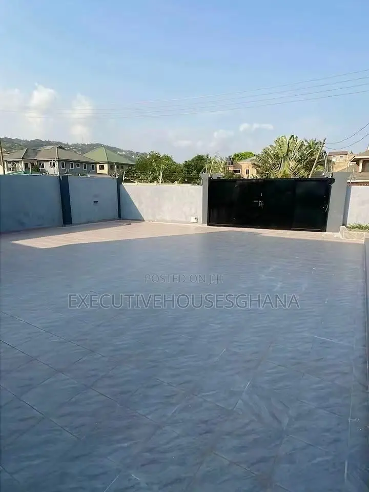 4bdrm House in Oyarifa for sale