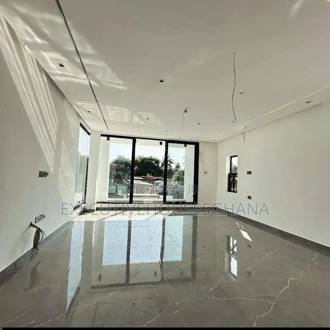 4bdrm House in Ashaley Botwe for sale