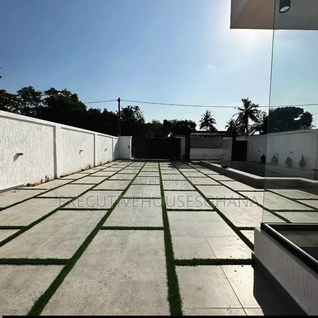 4bdrm House in Ashaley Botwe for sale