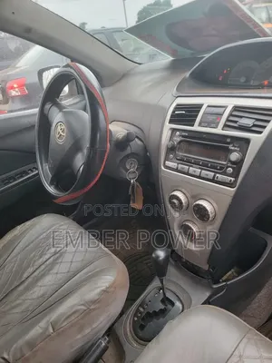 Toyota Yaris 2010 Red