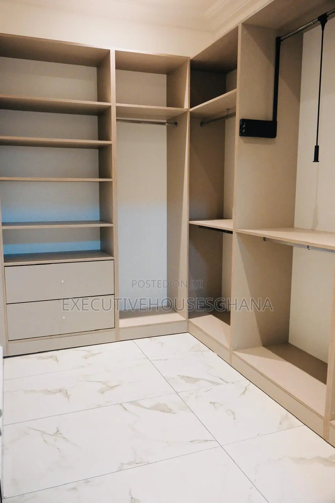 3 4 Bedroom Luxury Furnished Home Within a Gated Community