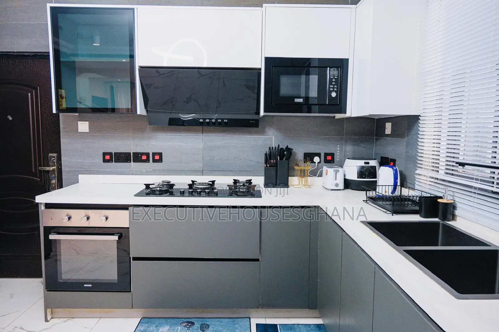 3 4 Bedroom Luxury Furnished Home Within a Gated Community