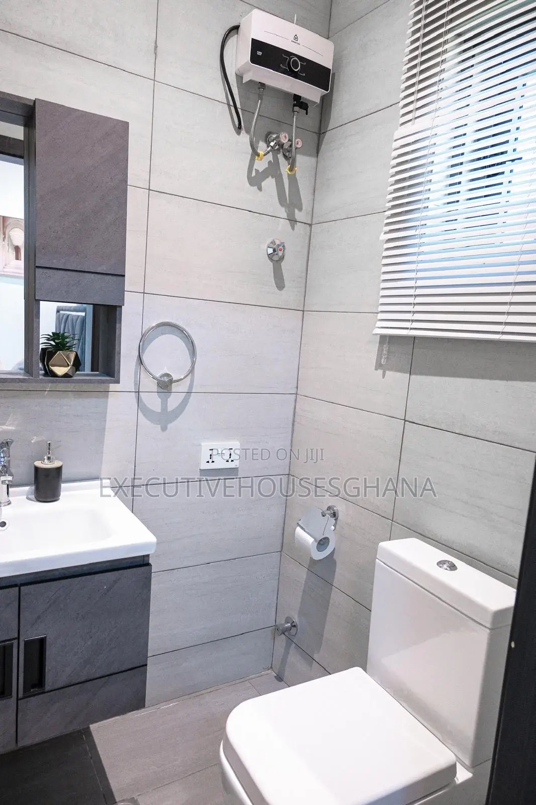 3 4 Bedroom Luxury Furnished Home Within a Gated Community