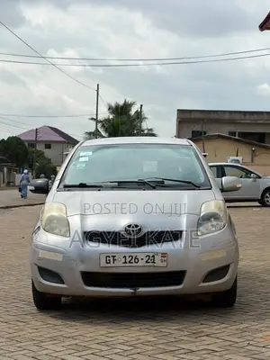 Toyota Vitz 1.3 AWD 3dr 2010 Silver