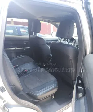 Mitsubishi Outlander 2019 Silver
