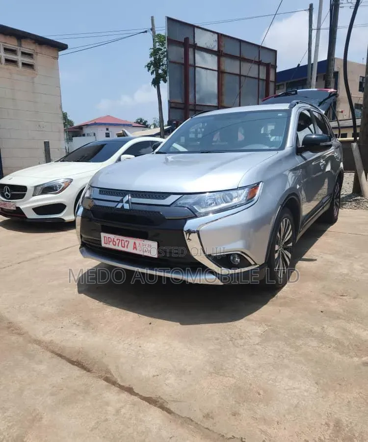Mitsubishi Outlander 2019 Silver