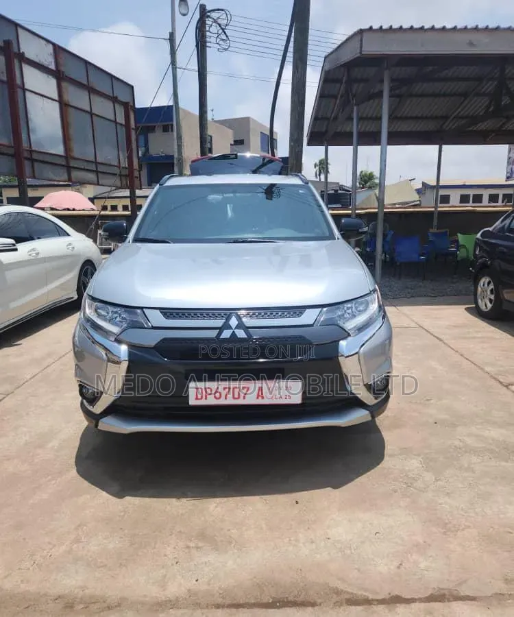 Mitsubishi Outlander 2019 Silver