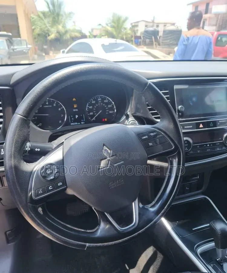 Mitsubishi Outlander 2019 Silver