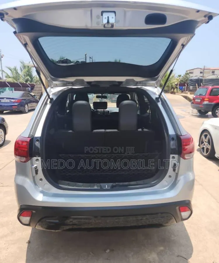 Mitsubishi Outlander 2019 Silver