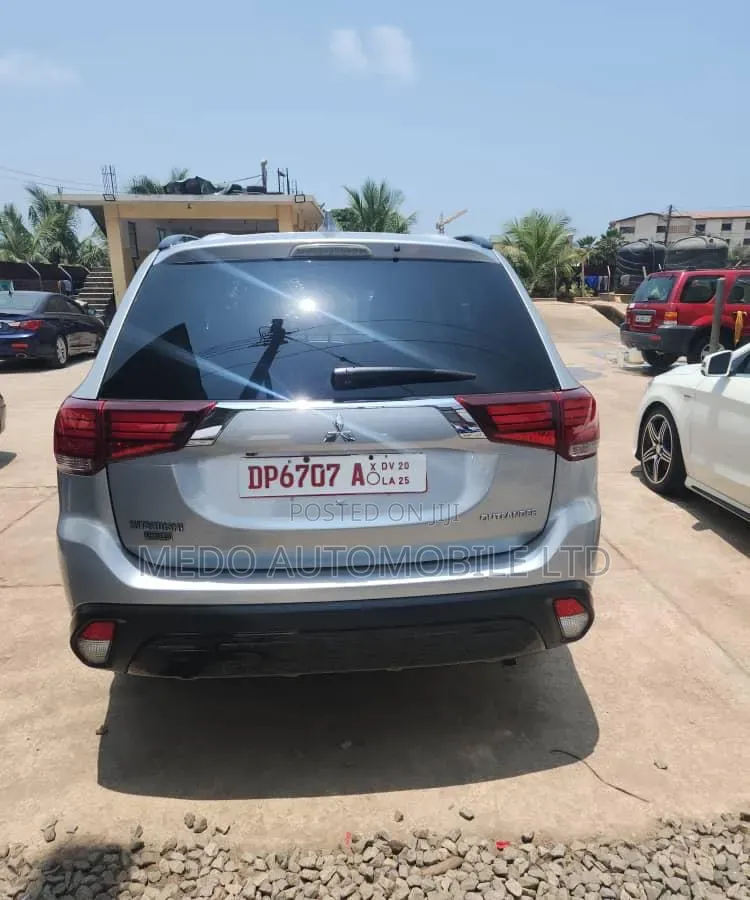 Mitsubishi Outlander 2019 Silver