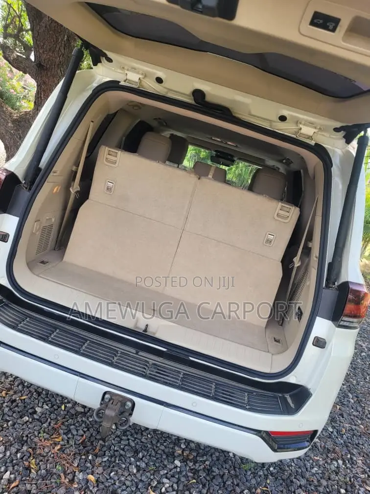 Toyota Land Cruiser LC300 2023 White