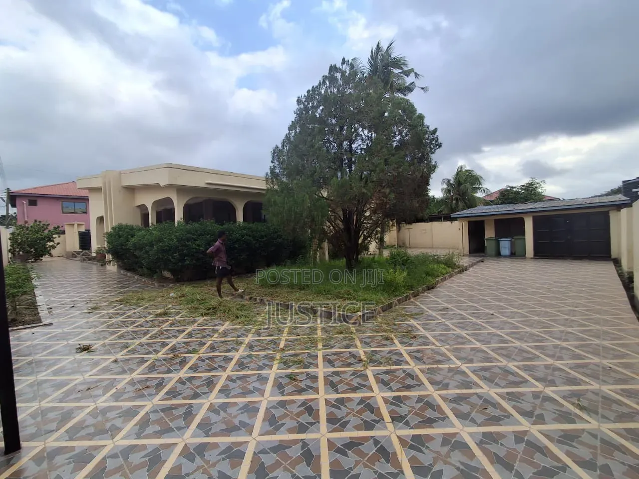 5bdrm House in West Legon, Police Station for rent