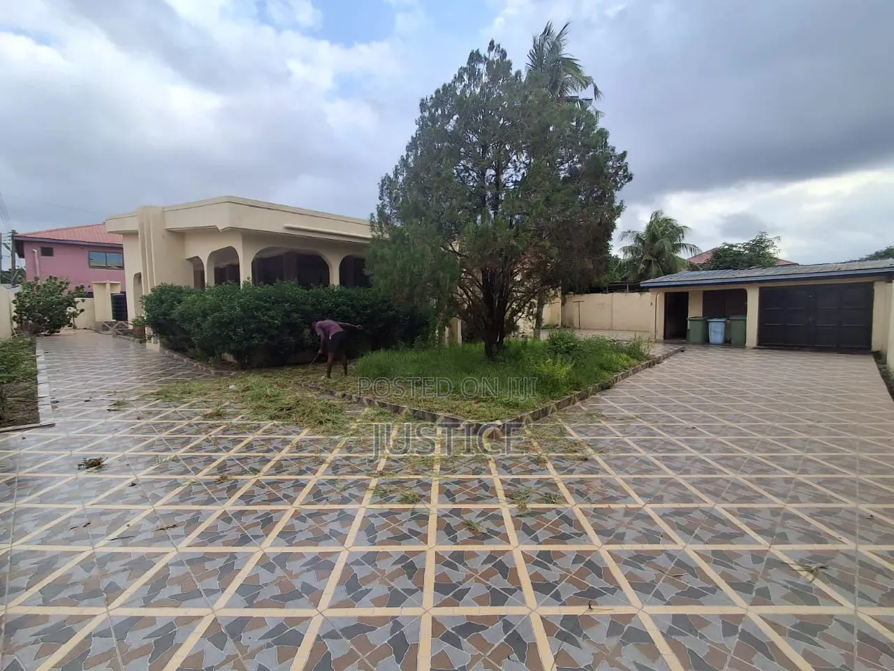 5bdrm House in West Legon, Police Station for rent