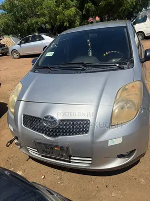 Toyota Vitz 2006 Silver