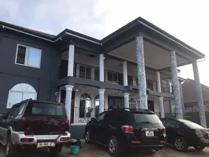 8bdrm Block of Flats in Kumasi Metropolitan for sale
