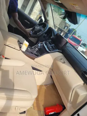 Toyota Land Cruiser LC300 2023 White