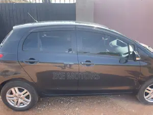 Toyota Vitz 1.3 AWD 3dr 2010 Black