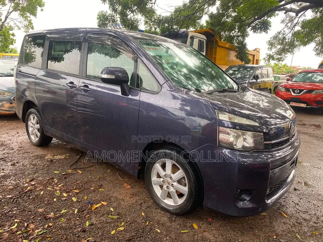 Toyota Voxy 2013 Gray