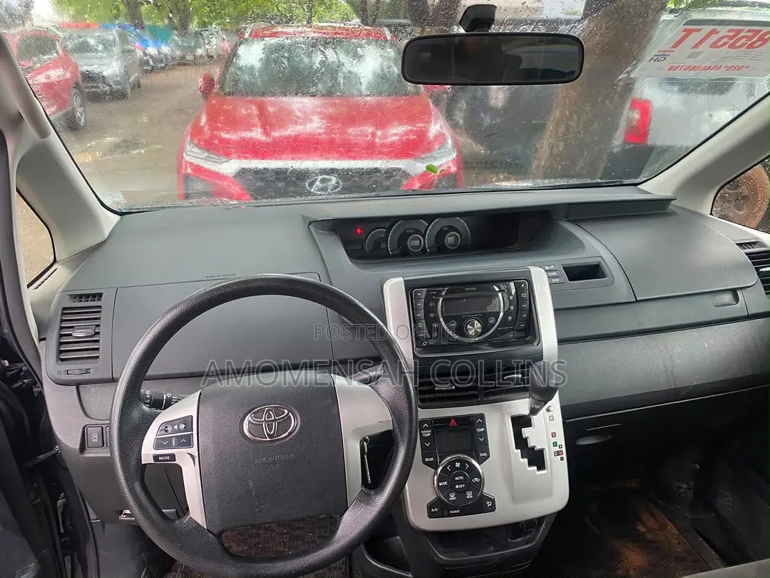 Toyota Voxy 2013 Gray