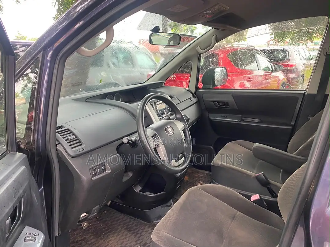 Toyota Voxy 2013 Gray