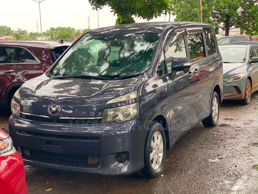 Toyota Voxy 2013 Gray