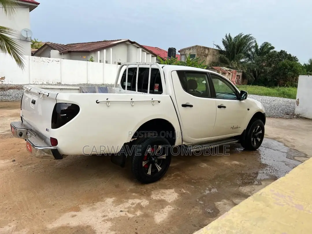 Mitsubishi L200 2014 White