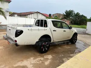 Mitsubishi L200 2014 White