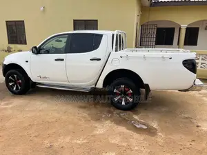 Mitsubishi L200 2014 White