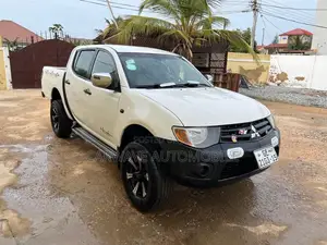 Mitsubishi L200 2014 White