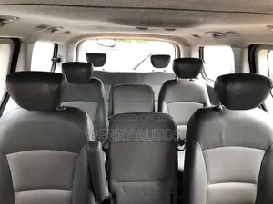 Hyundai Starex 2012 Yellow