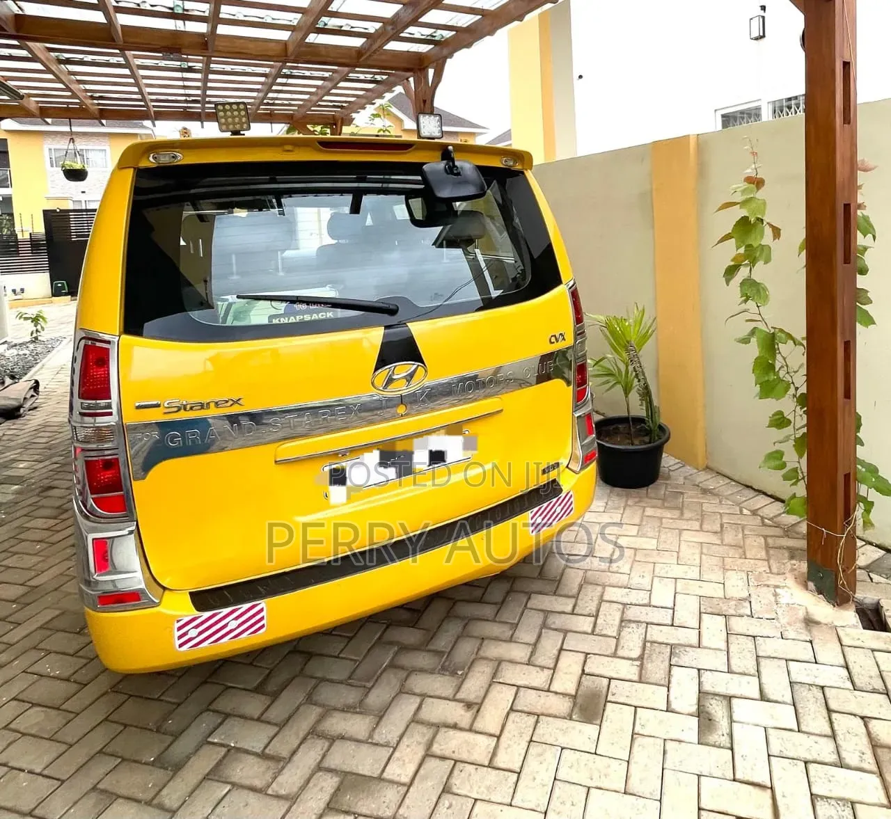 Hyundai Starex 2012 Yellow