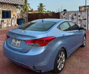 Hyundai Elantra Limited Sedan FWD (1.8L 4cyl 6A) 2013 Blue