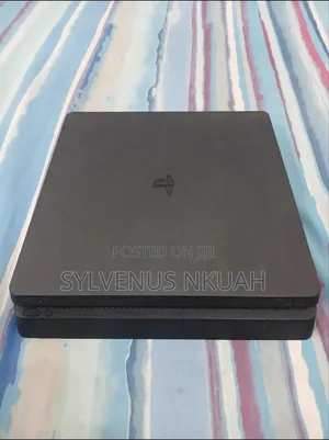 Playstation 4 Slim