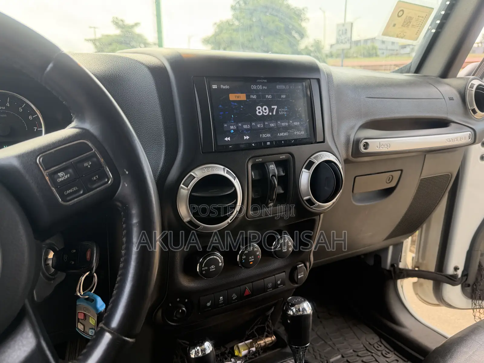 Jeep Wrangler Unlimited Sahara 4dr SUV 4WD (3.6L 6cyl 6M) 2015 White