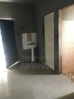 1bdrm Apartment in Afuaman Estate, Manhean for rent