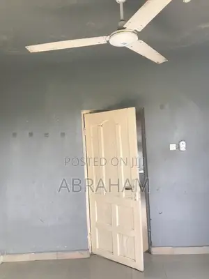 1bdrm Apartment in Afuaman Estate, Manhean for rent