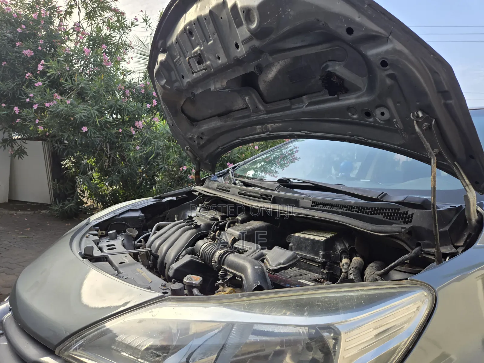 Nissan Versa 1.6 SV 4dr Sedan (1.6L 4cyl CVT) 2015 Gray