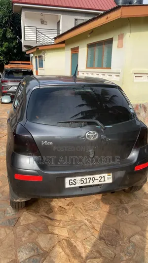 Toyota Vitz 1.3 FWD 5dr 2010 Gray