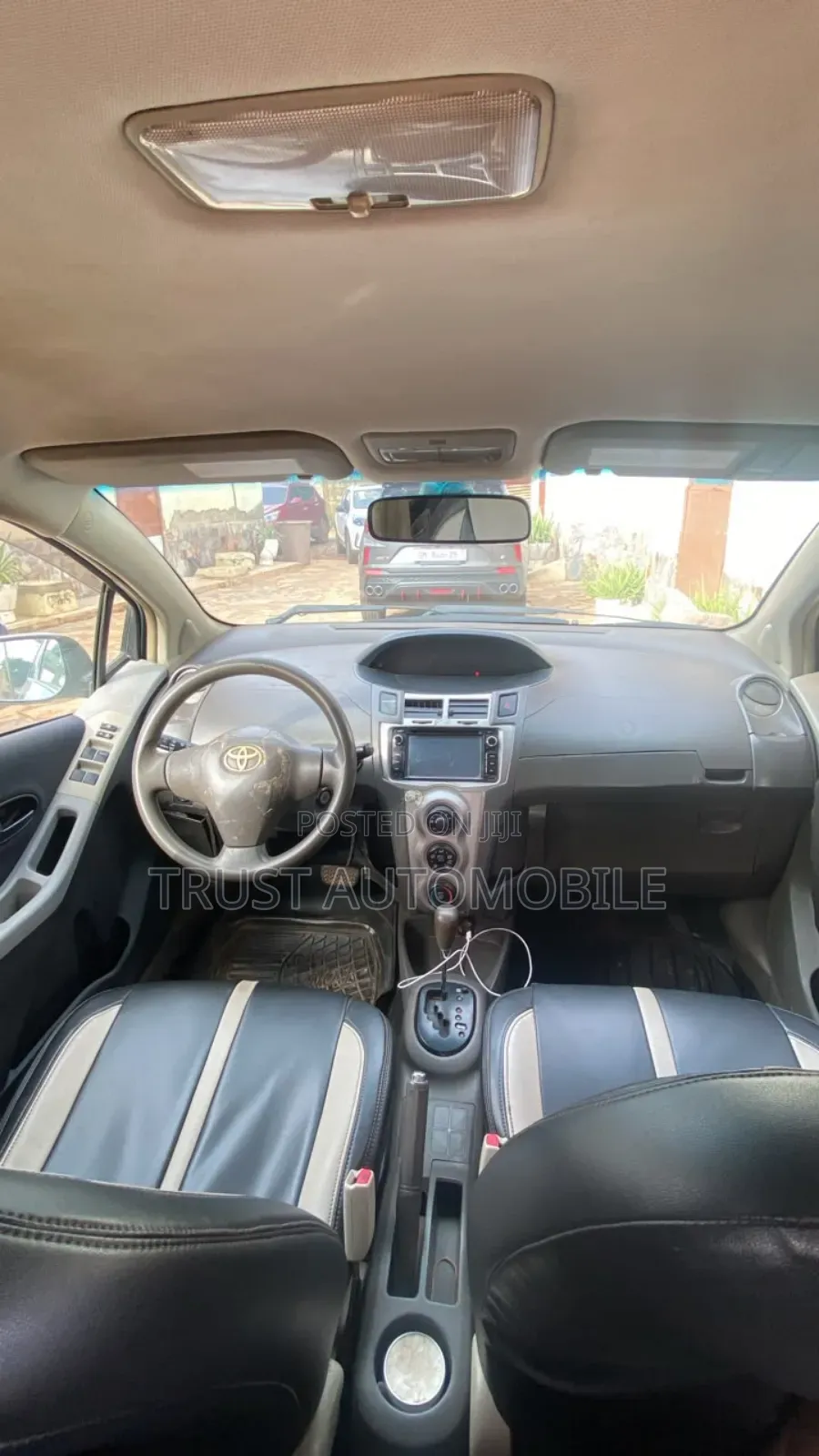 Toyota Vitz 1.3 FWD 5dr 2010 Gray