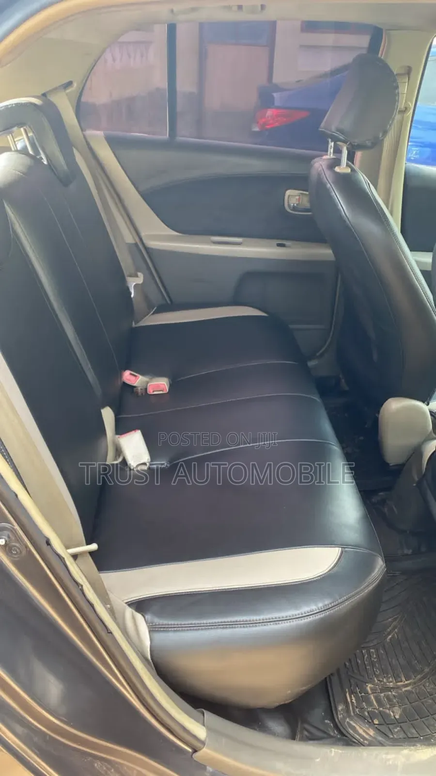 Toyota Vitz 1.3 FWD 5dr 2010 Gray