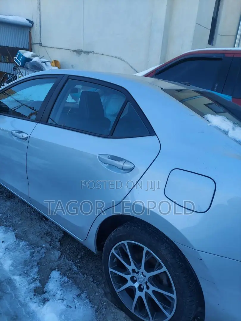 Toyota Corolla SE Special Edition 4dr Sedan (1.8L 4cyl CVT) 2017 Silver