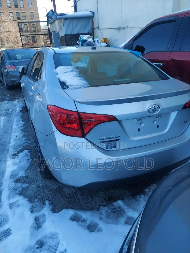 Toyota Corolla SE Special Edition 4dr Sedan (1.8L 4cyl CVT) 2017 Silver
